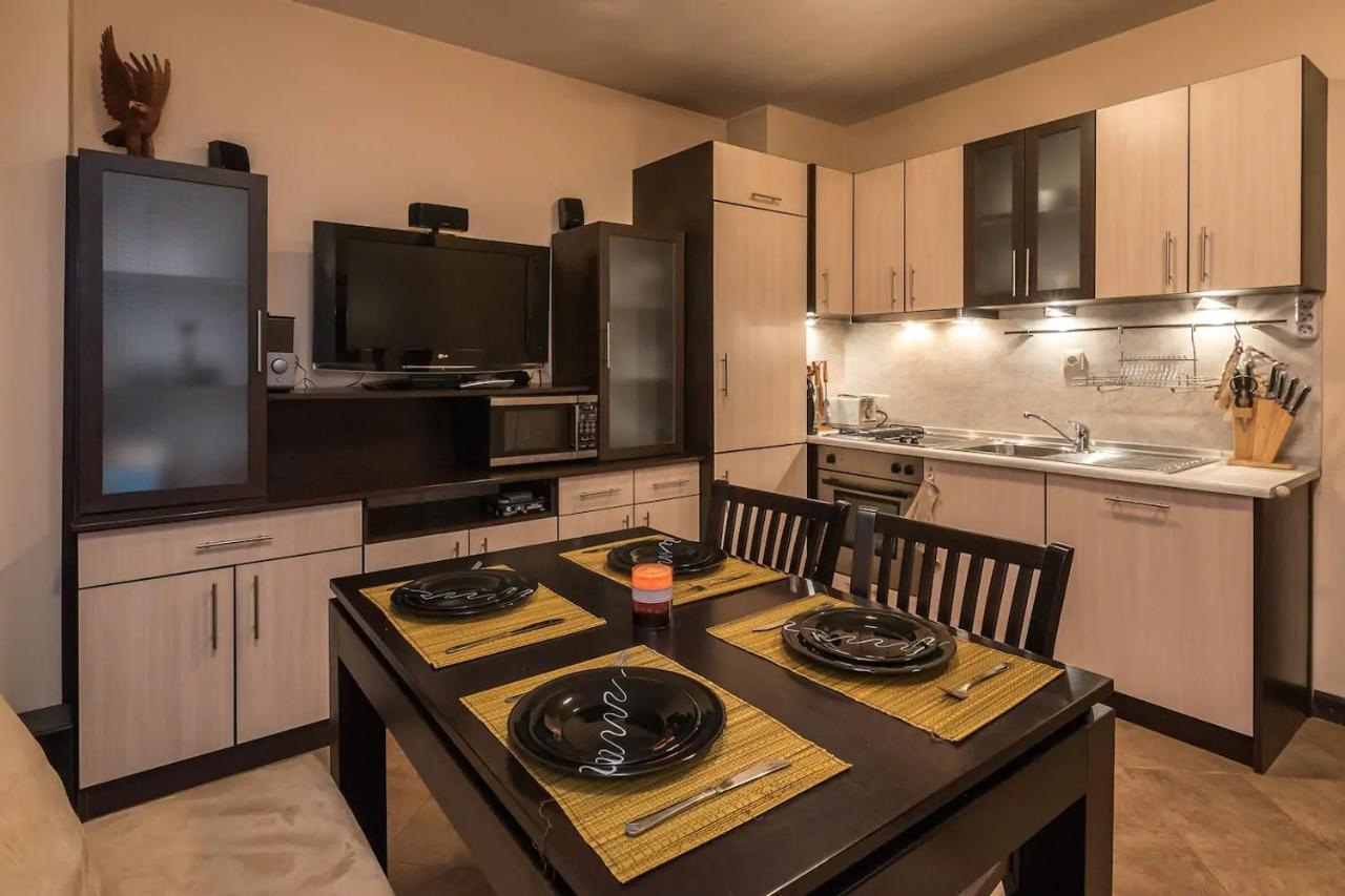 Charming, Fully-Furnished, 2-Bedroom Apartment 班斯科 外观 照片