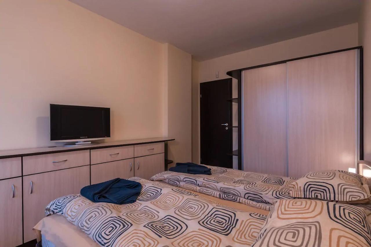Charming, Fully-Furnished, 2-Bedroom Apartment 班斯科 外观 照片