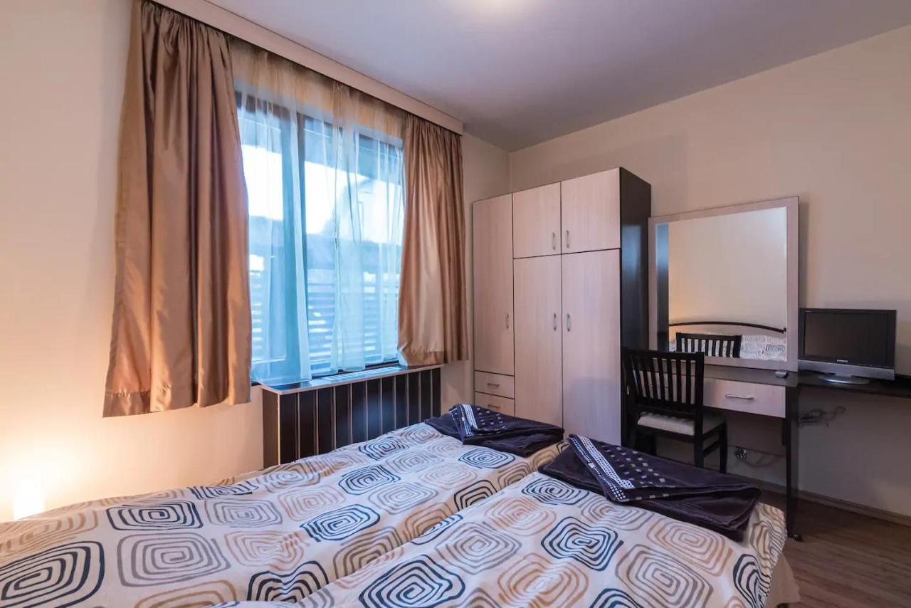 Charming, Fully-Furnished, 2-Bedroom Apartment 班斯科 外观 照片